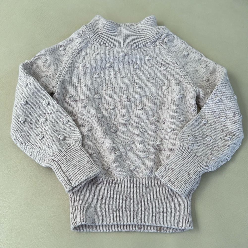 Jamie Kay 1 y sweater